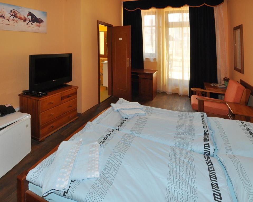 Hotel U Radnice Louny Εξωτερικό φωτογραφία